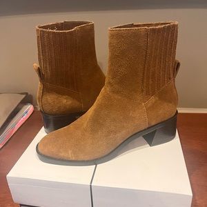 Dolce Vita 7.5 tan suede brand new in box